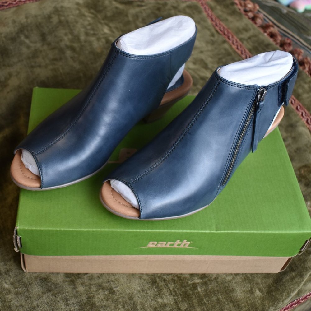 Earth Brand Leather Sandal